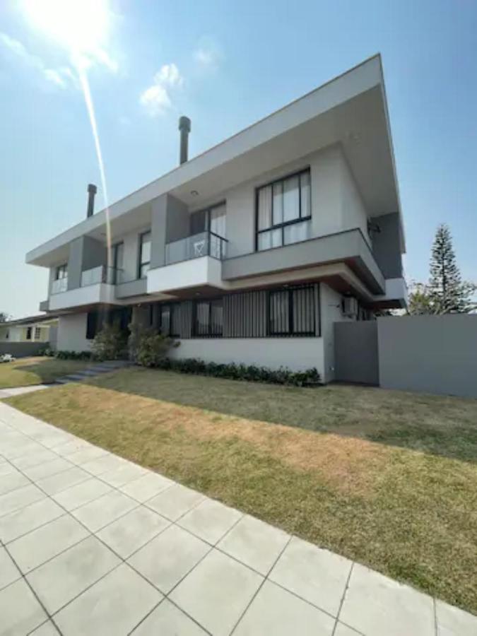 Village Dos Geranios 公寓 *